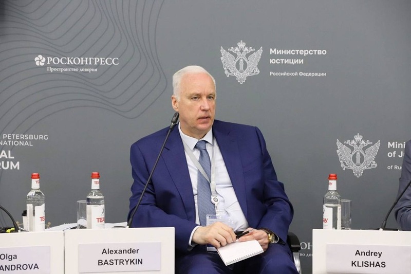 Житель Оренбурга столкнулся с агрессией иностранцев возле мусорки