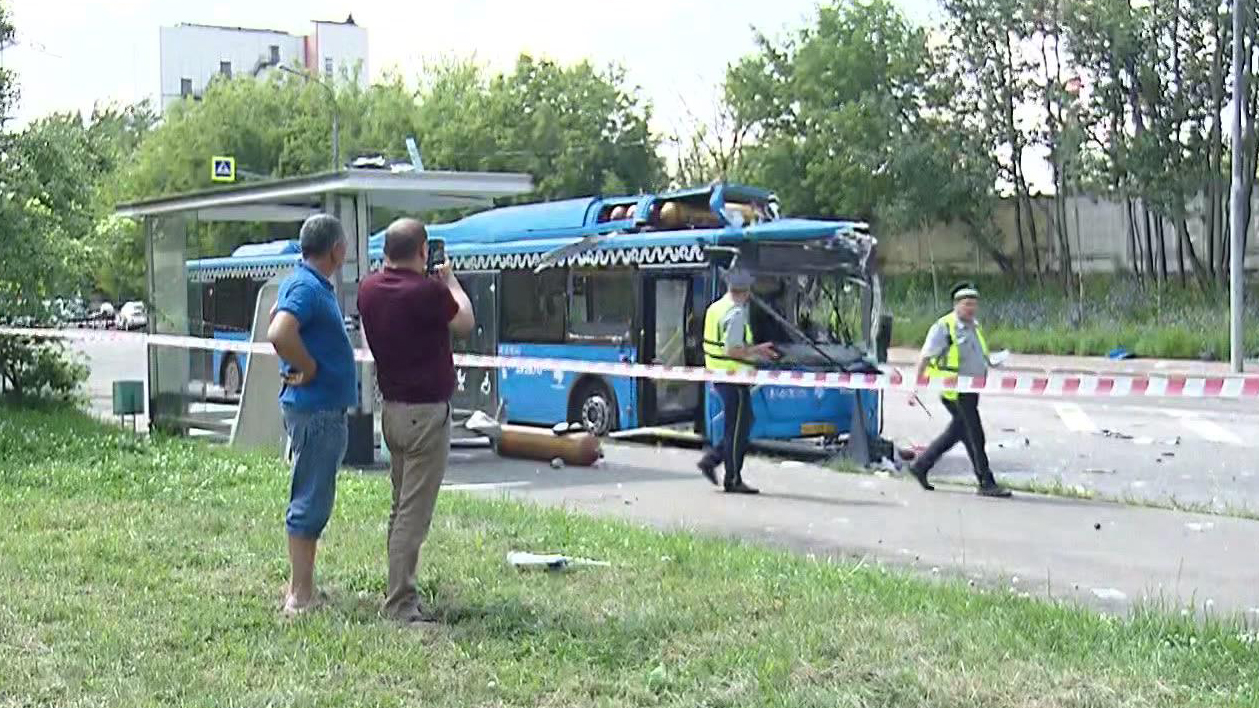 Автобус со взорвавшимся на крыше баллоном был исправен