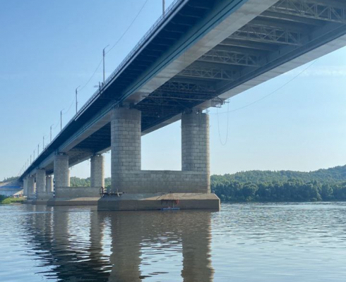 Люлька с рабочими упала с моста в Нижнем Новгороде