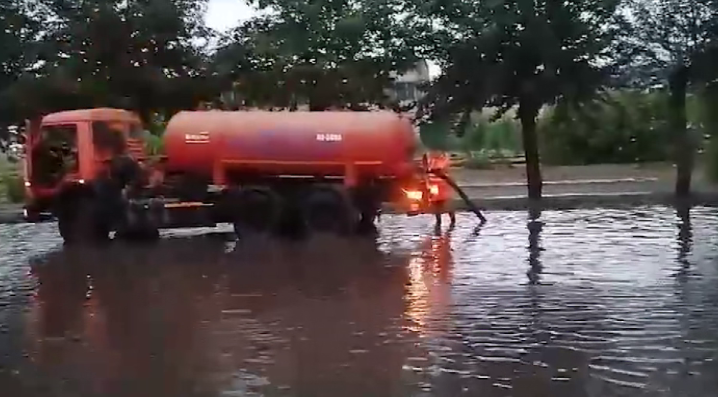 В Красноярске всю ночь шел сильный ливень