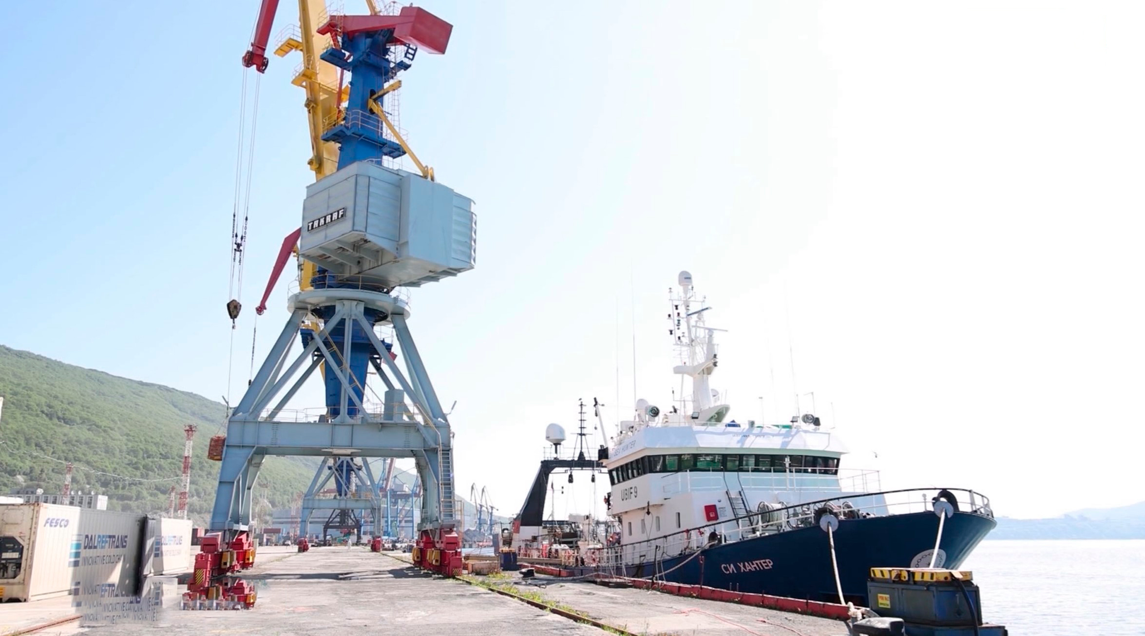 Моряки судна "Си-Хантер" выгрузили 257 тонн минтая в порту Магадана