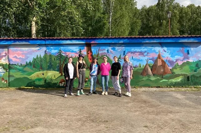 Тюменские художники оформили детский дом "Сияние Севера" в ямальском стиле