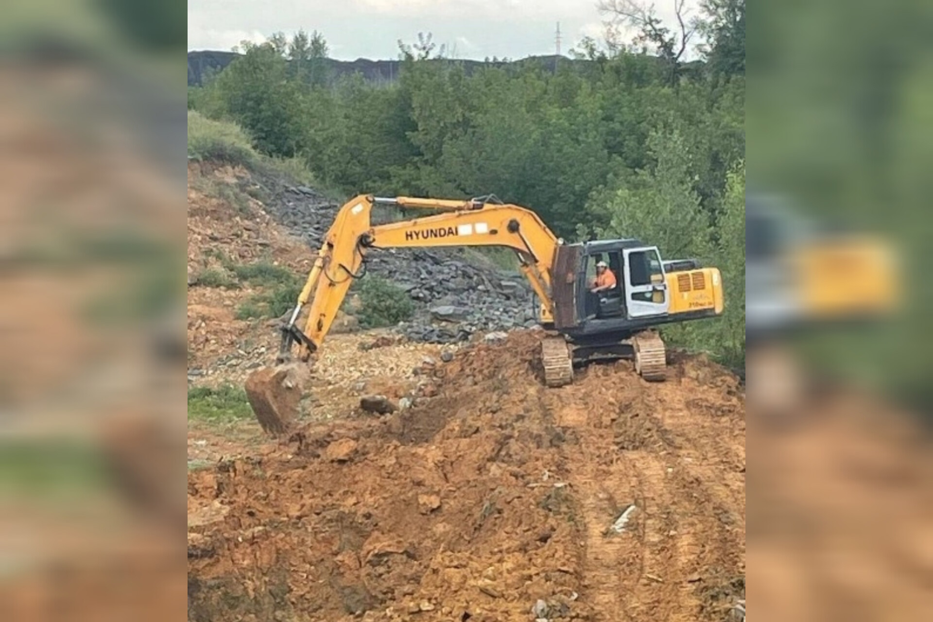 В Орске укрепляют дамбу во избежание подтопления из-за дождей