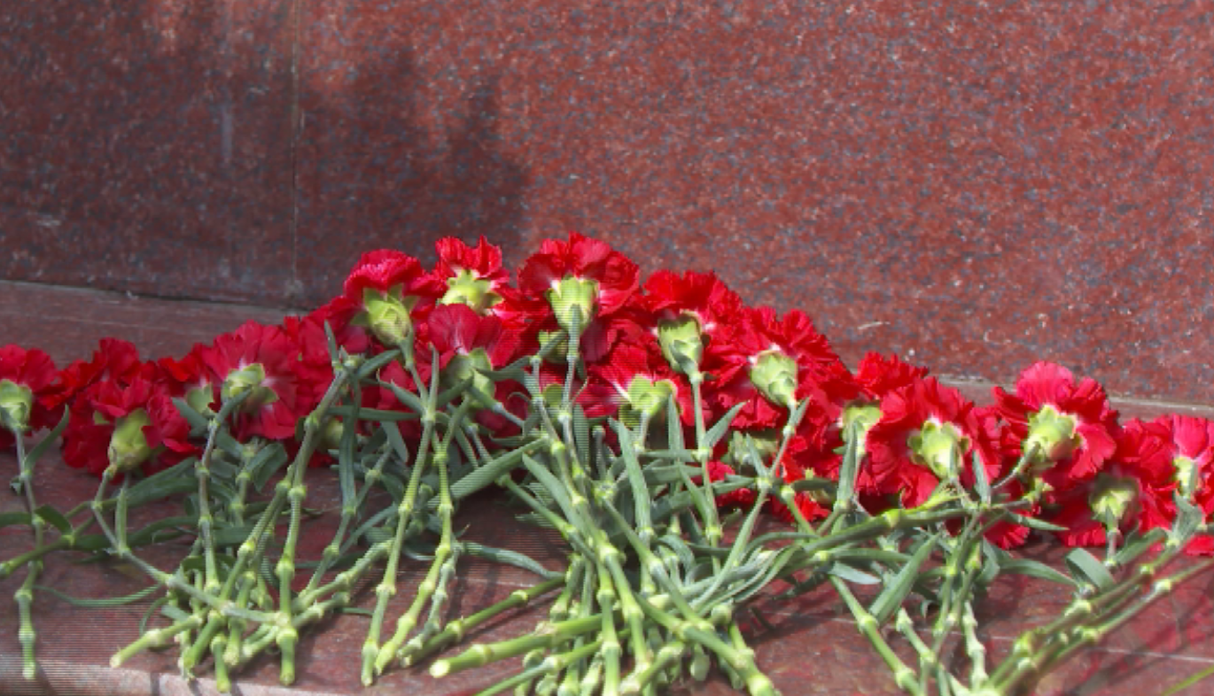 На день ВДВ память павших воинов пришли почтить не только сослуживцы, но и родители бойцов, погибших на спецоперации