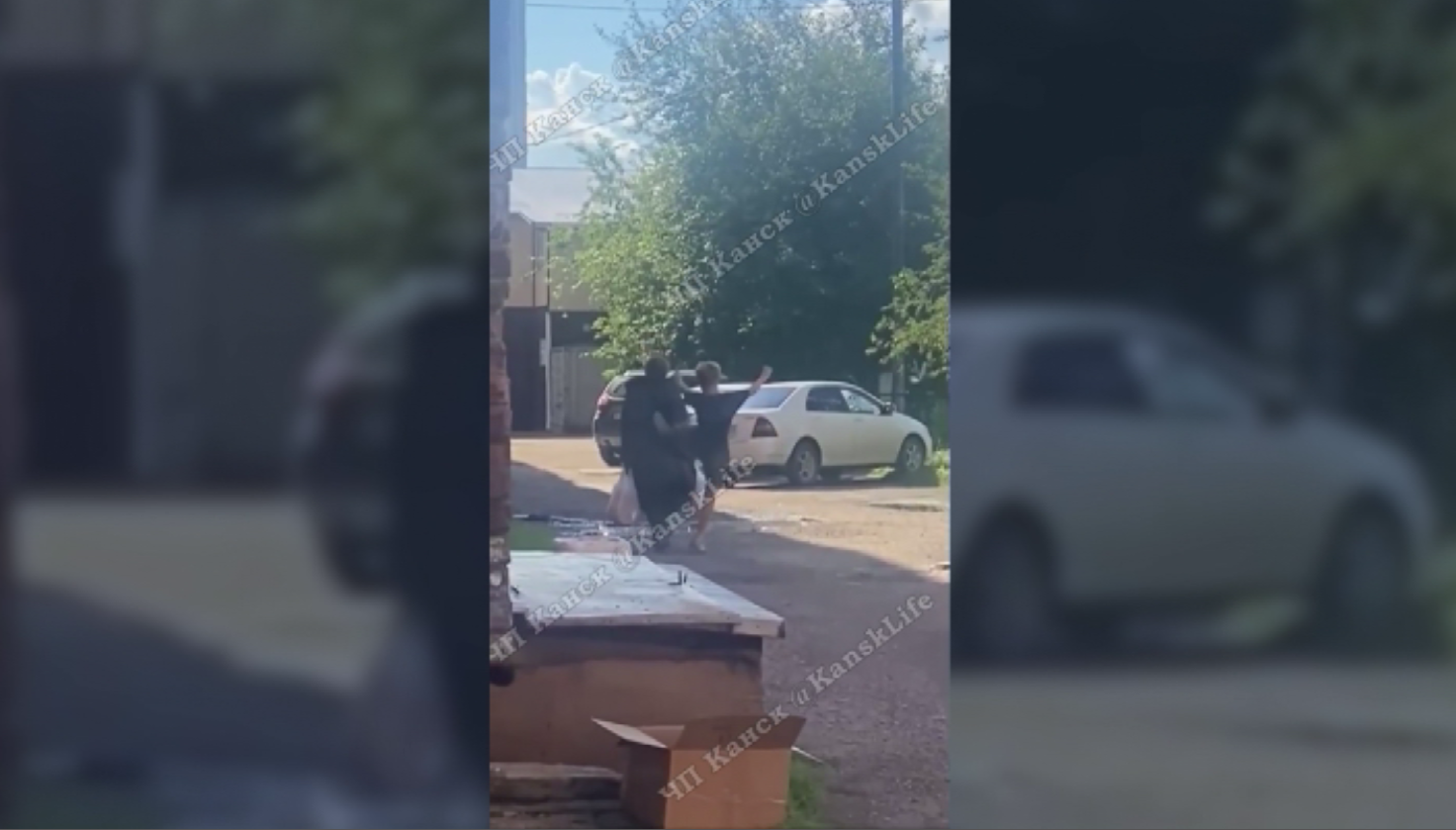 Подростки из Канска, которые пинали пенсионерок, извинились и отправились на "трудотерапию"