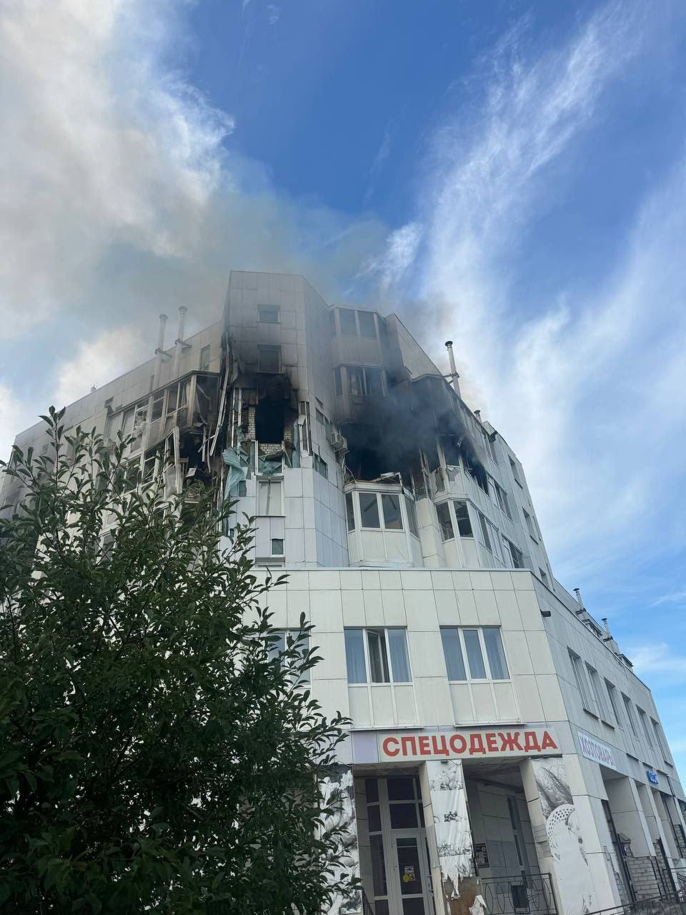 Четыре дрона ВСУ атаковали многоквартирный дом в Шебекине