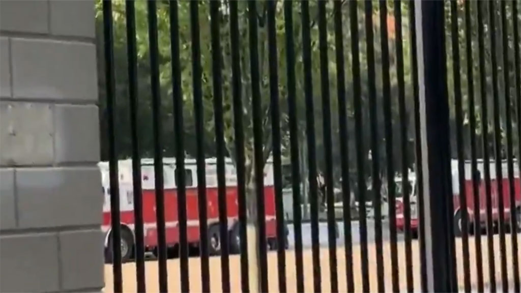Территорию у Белого дома оцепили в штатном режиме из-за подозрительного предмета
