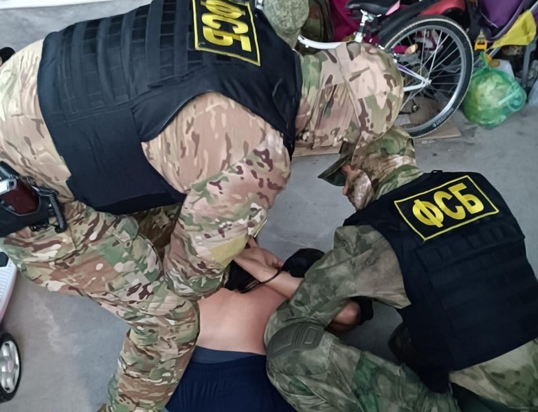Инспектора отдела по вопросам миграции в Оренбурге поймали на взятках