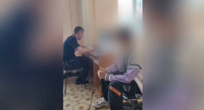 Забывший ключи оренбуржец выломал дверь в подъезде многоэтажки