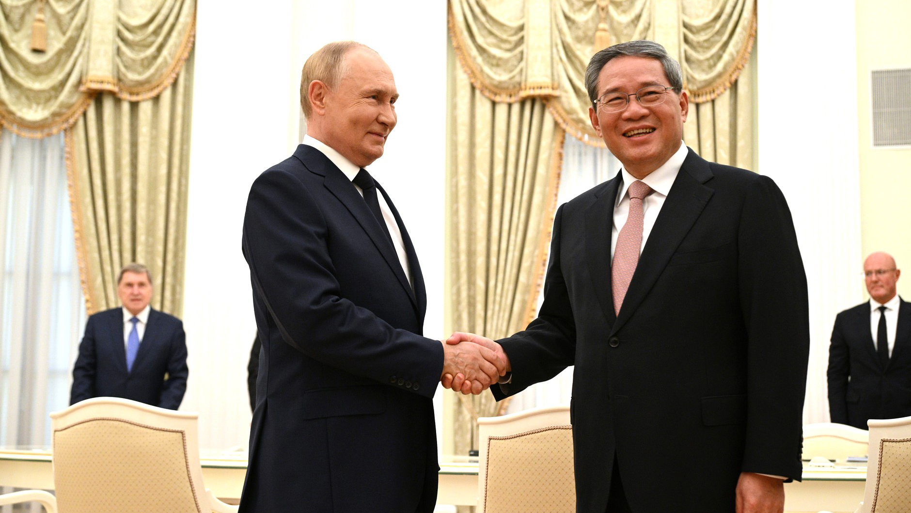 Путин встретился в Кремле с премьером Госсовета Китая Ли Цяном
