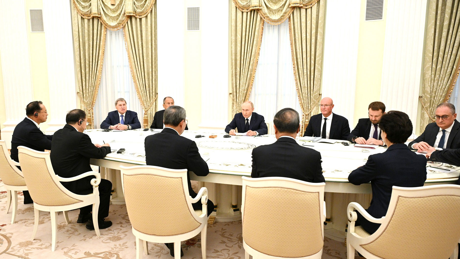 Ли Цян передал Владимиру Путину привет от Си Цзиньпина