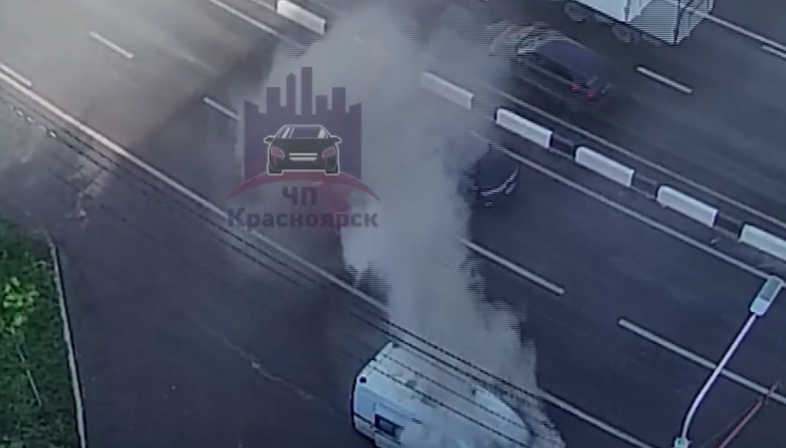 В Красноярске загорелась машина скорой помощи
