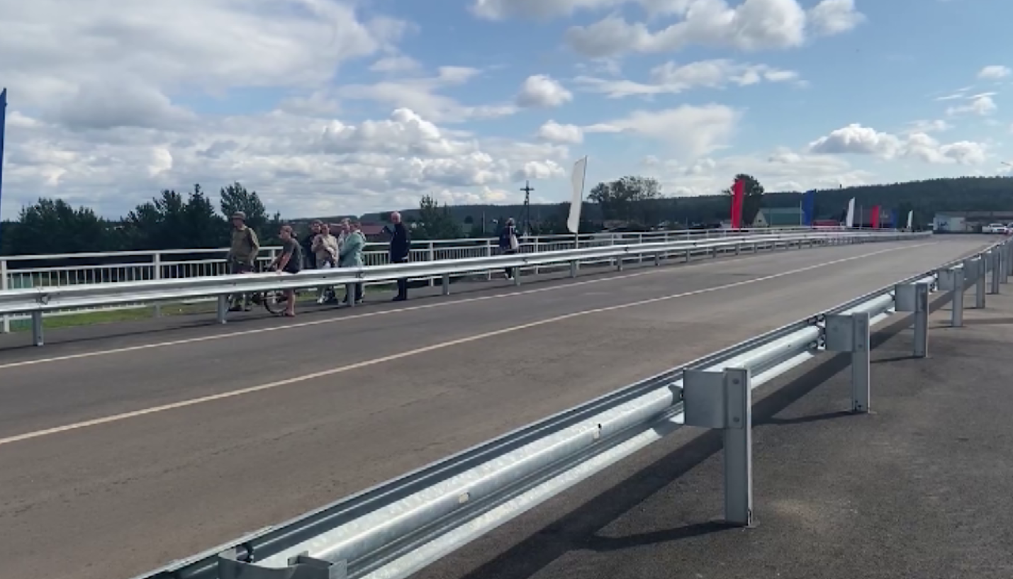 В поселке Памяти 13-ти Борцов восстановили мост