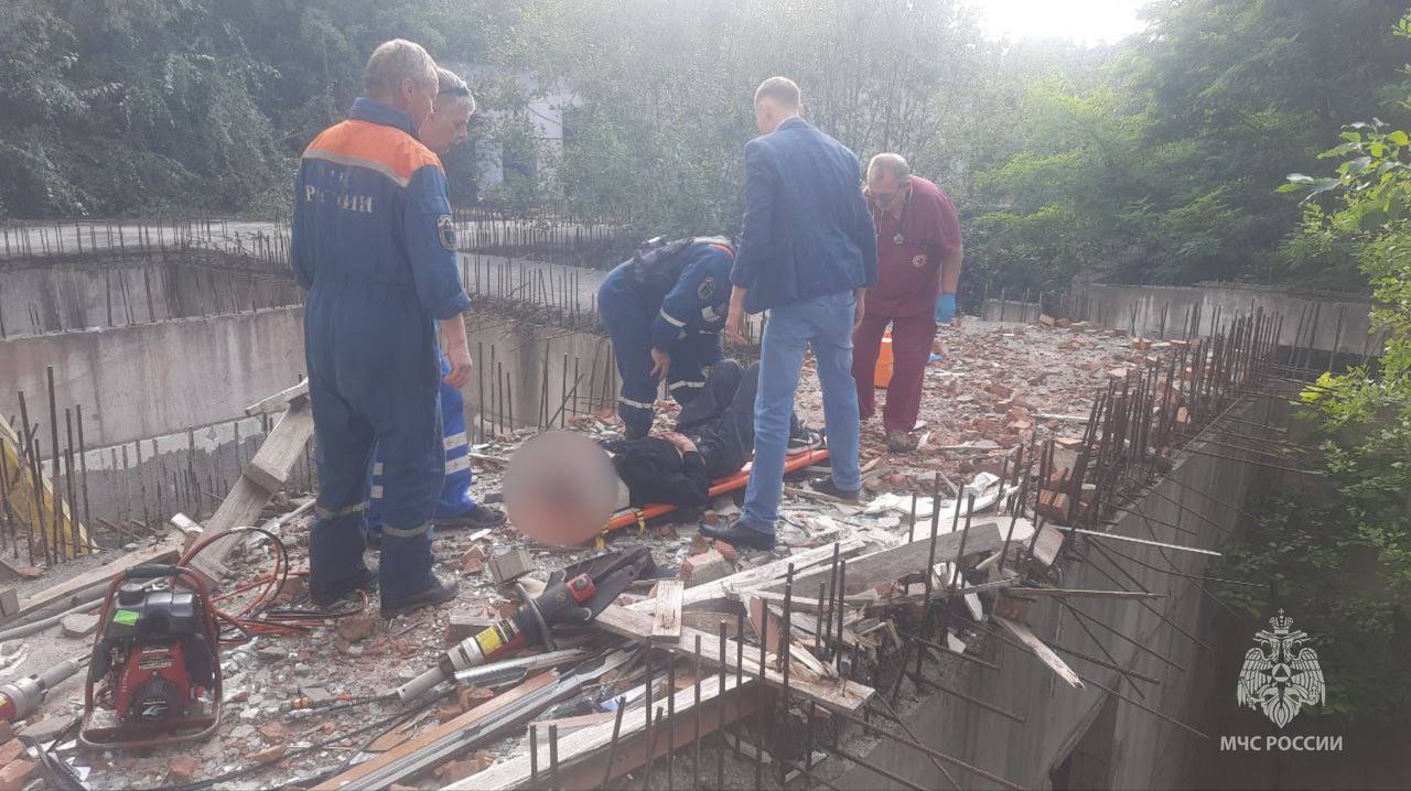 В Балтийске пьяный подросток упал с пятого этажа стройки на арматуру