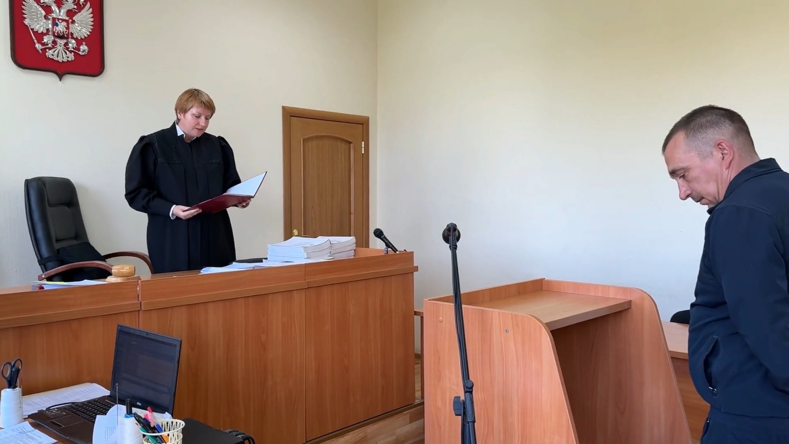 Полиция ищет двух участников голой вечеринки в Астрахани