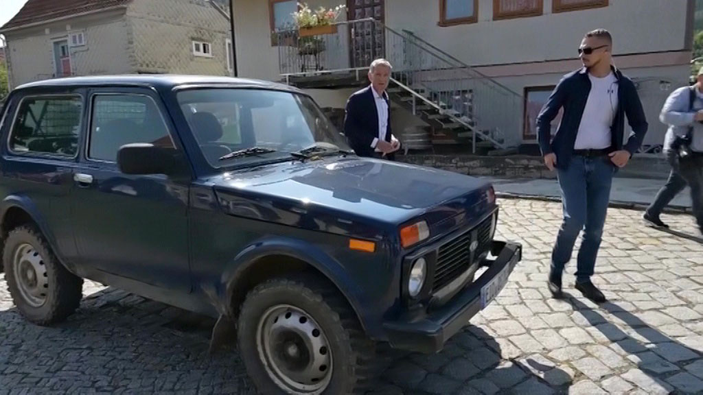 NTV: глава АдГ в Тюрингии Хеке приехал на избирательный участок на "Ниве"