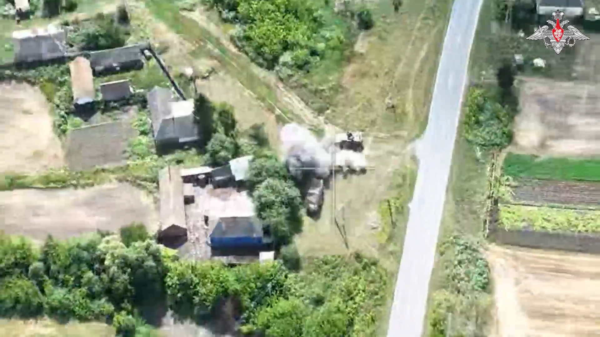 Минобороны опубликовало видео применения FPV-дронов в курском приграничье