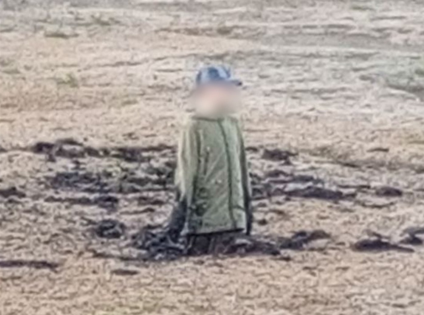 В Челябинской области участковый спас из трясины ребенка