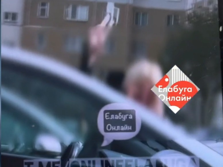 Жительница Елабуги разнесла молотком автомобиль конкурента