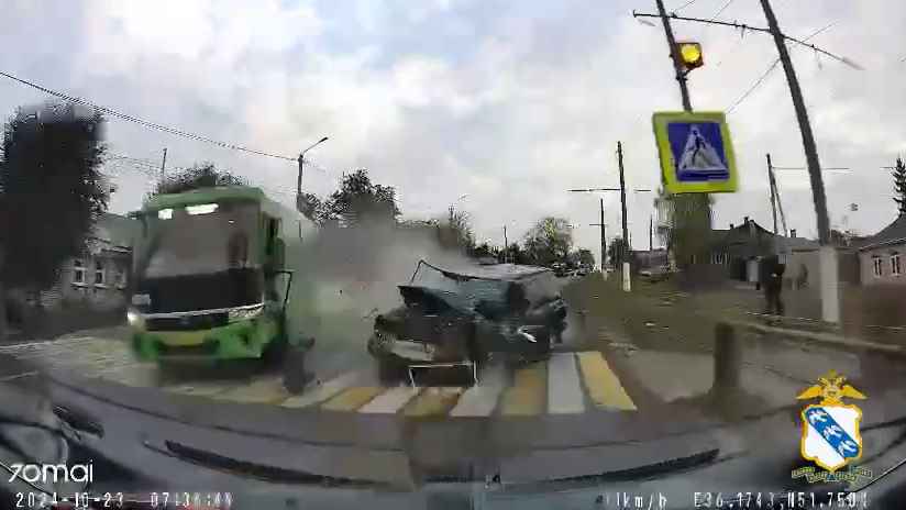 Семь человек пострадали в крупном ДТП в Курске