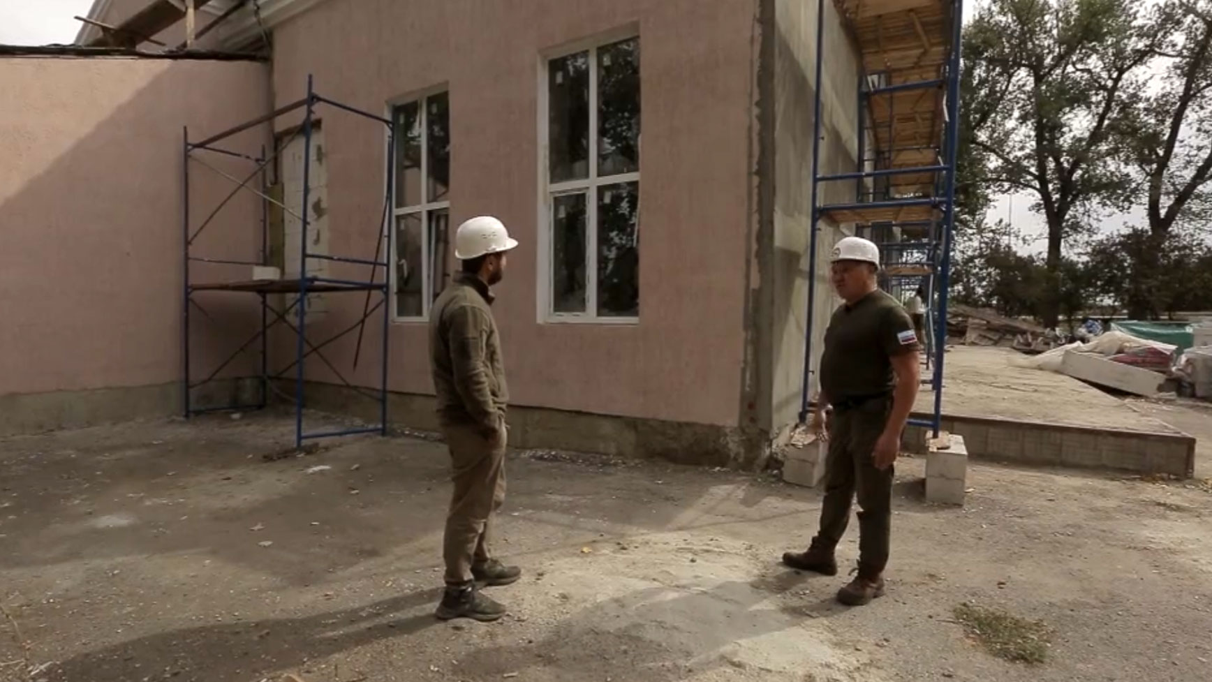 Член рабочей группы из Якутии в ДНР: в Еленовке строителей атаковали FPV-дроны