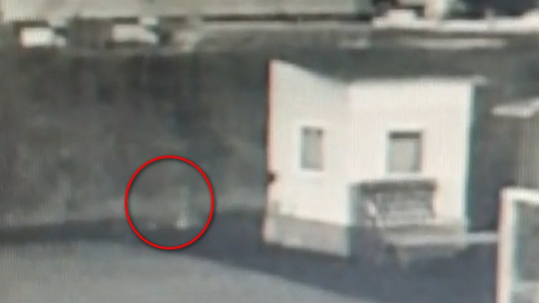 Во Владивостоке на школьном стадионе заметили призрака