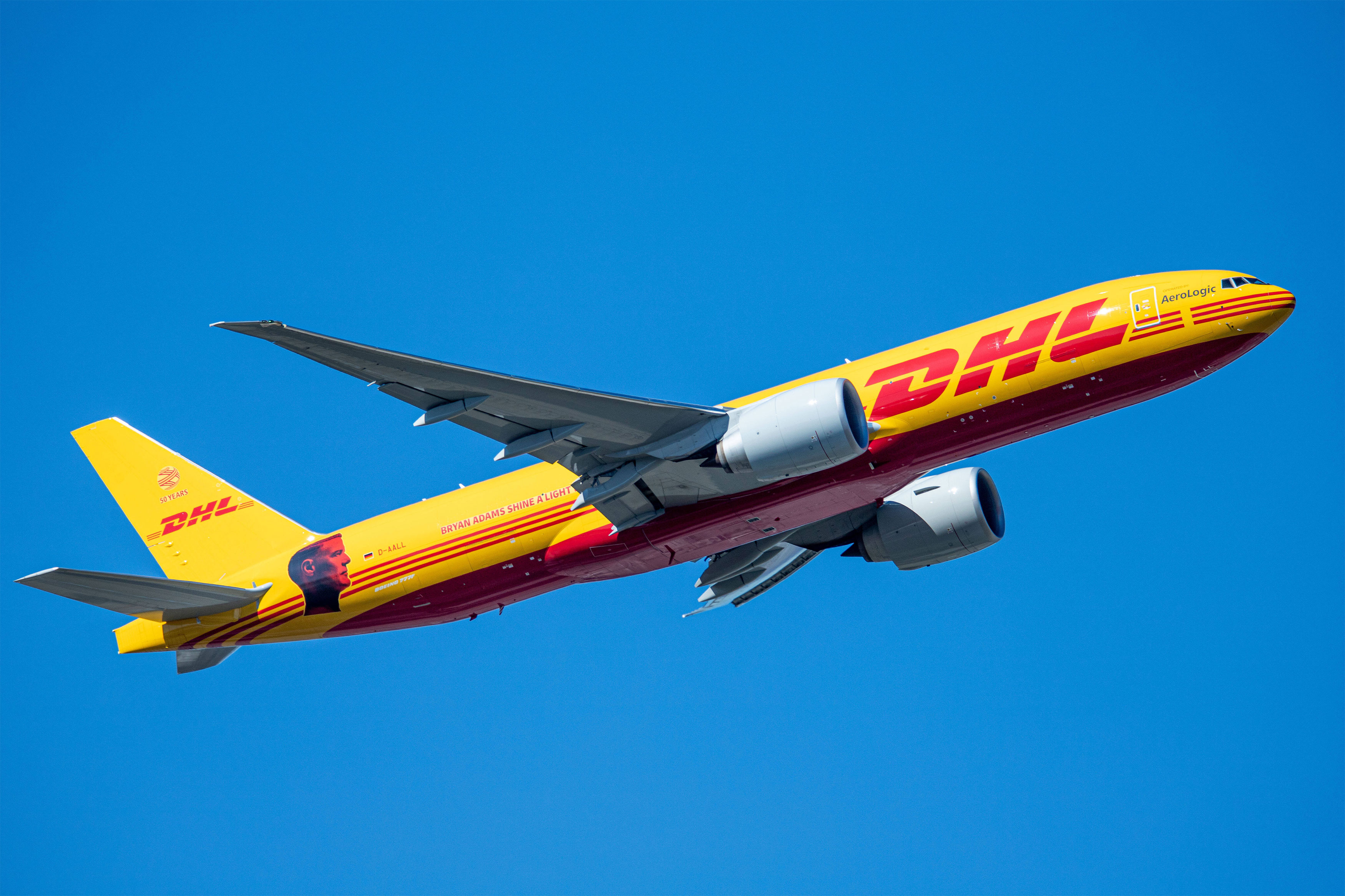Перевозчик DHL решил не отправлять в США товары дороже 800 долларов