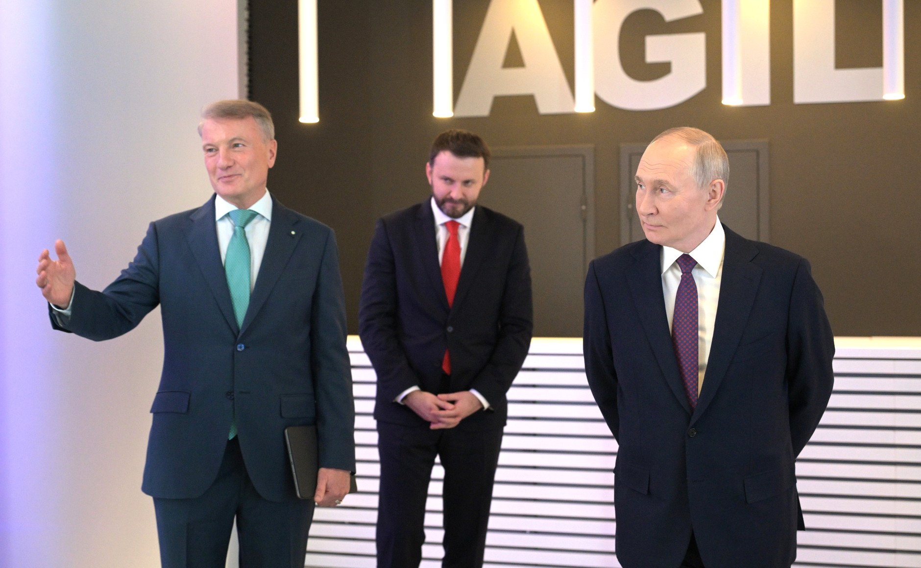 Путин попросил ИИ найти в меню на китайском языке утку по-пекински