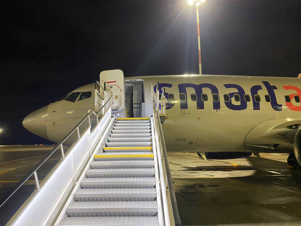 Сотрудница Пулкова сломала позвоночник, убирая Boeing