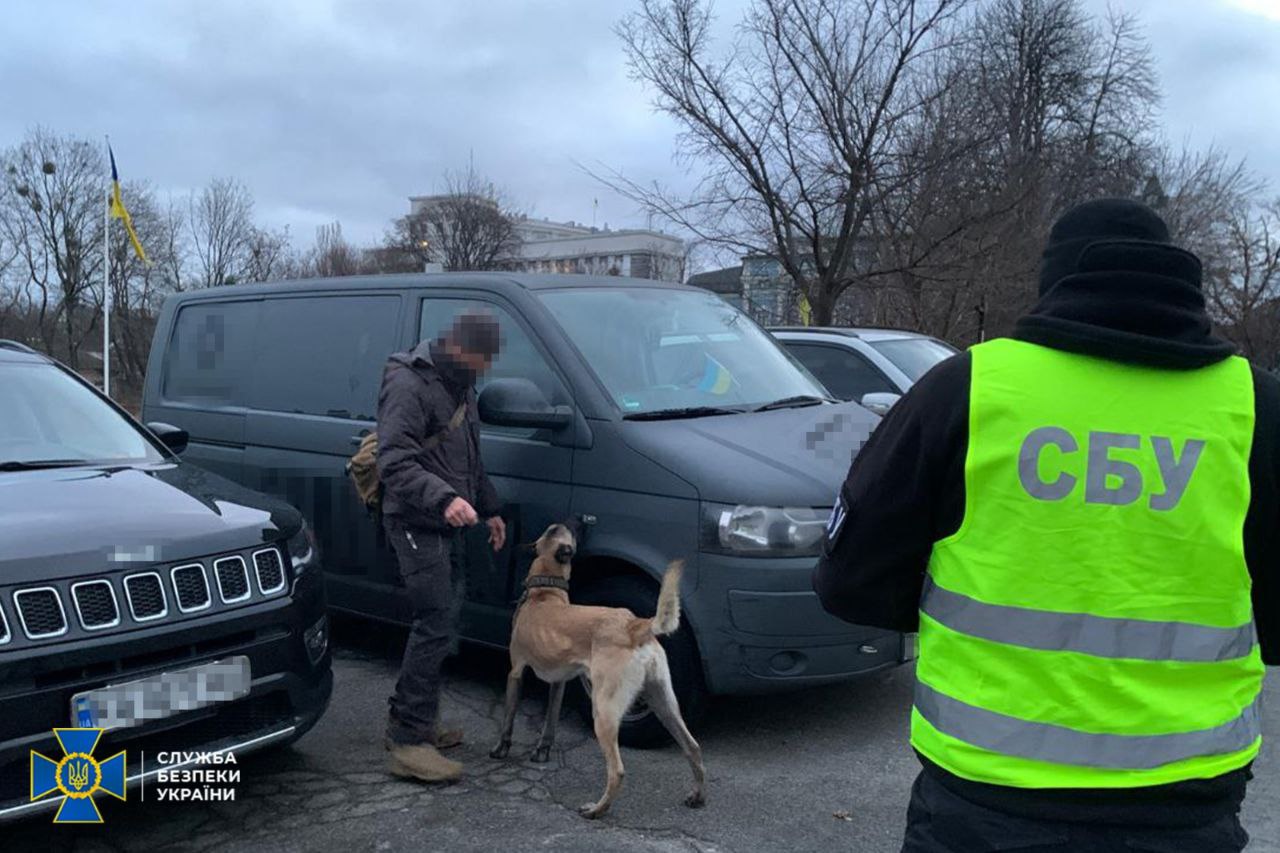 В правительственном квартале Киева проходит операция СБУ