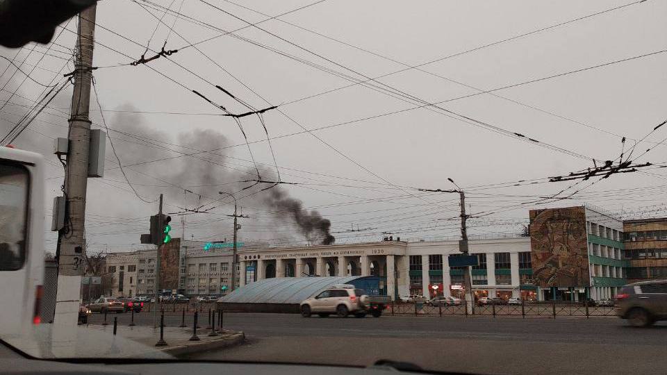 Столб черного дыма заметили над тракторным заводом в Волгограде