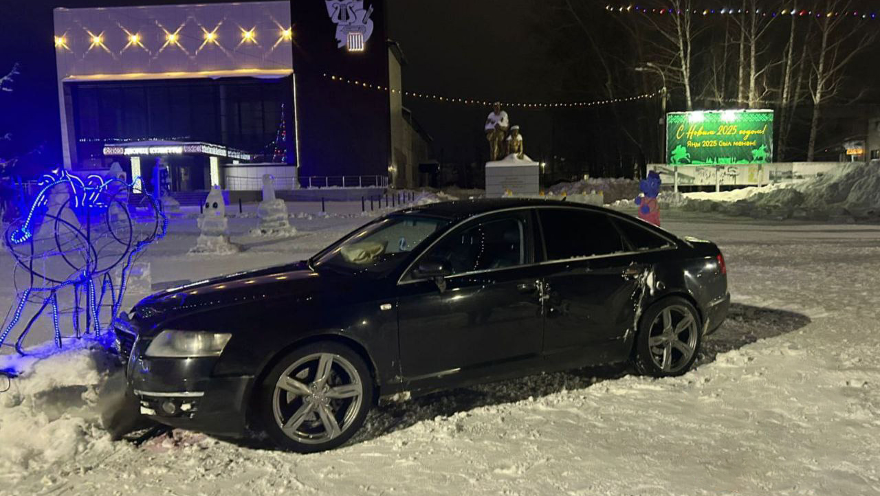 Нетрезвый молодой человек на Audi протаранил ледовый городок в Башкирии