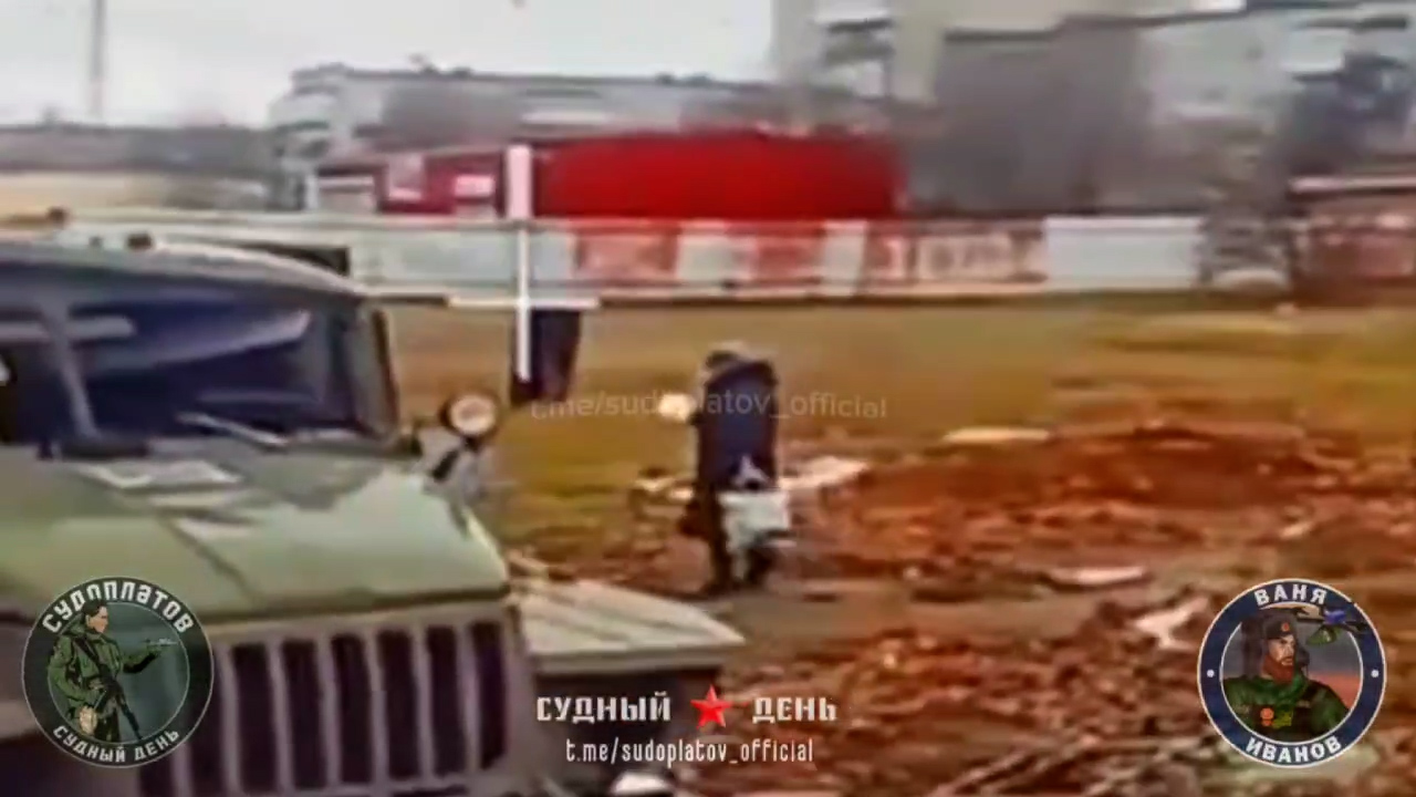 Оператор БПЛА в Покровске не тронул женщину и точечно уничтожил грузовик ВСУ