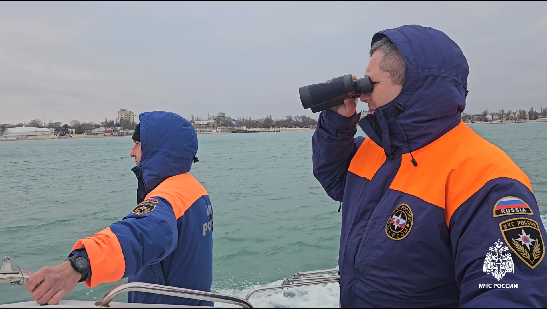Мониторинг акватории после ЧС в Керчи проводится с воздуха и воды