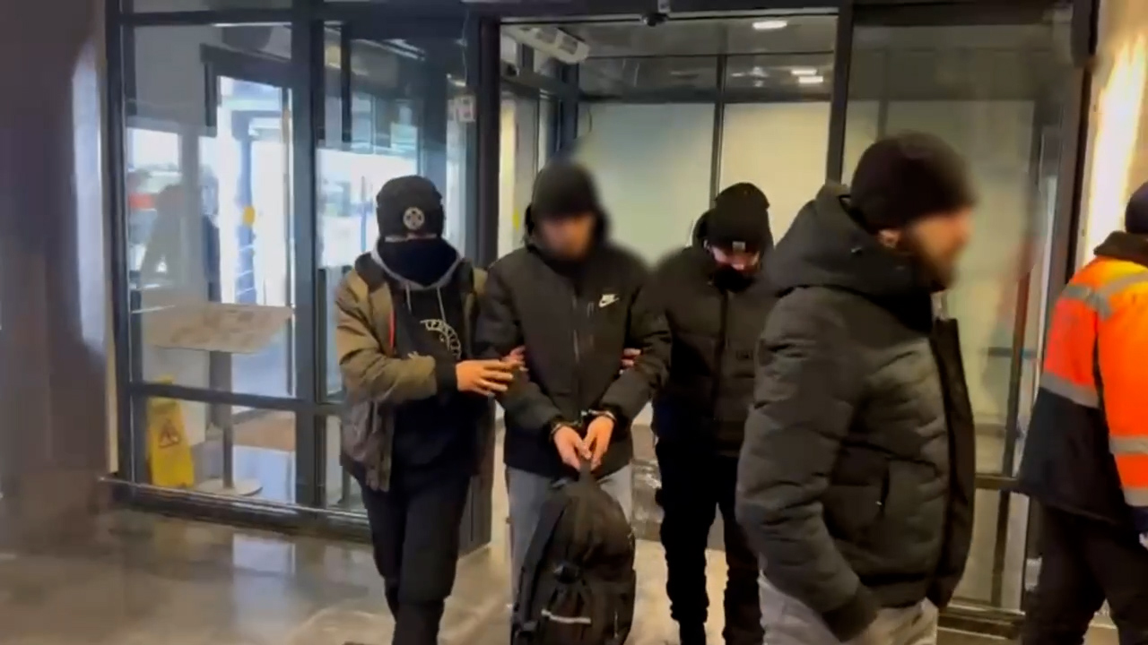 Петербургские следователи задержали в Тюмени экстремиста, угрожавшего фанату "Зенита"