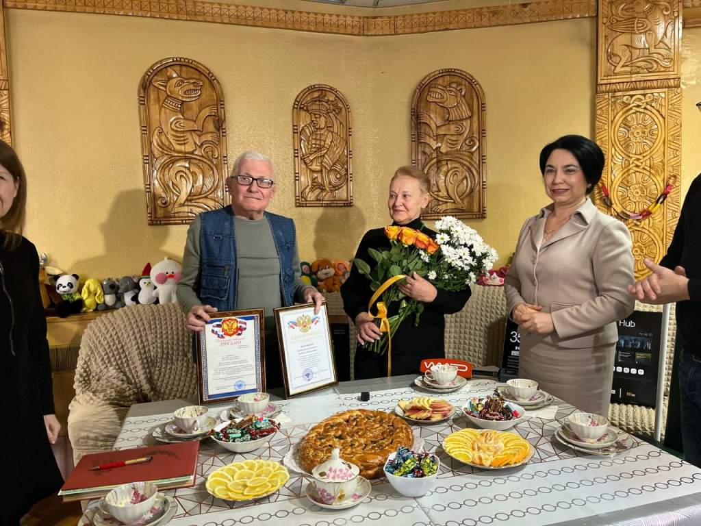 Семья из Суджи отметила в ПВР в Курске изумрудную свадьбу