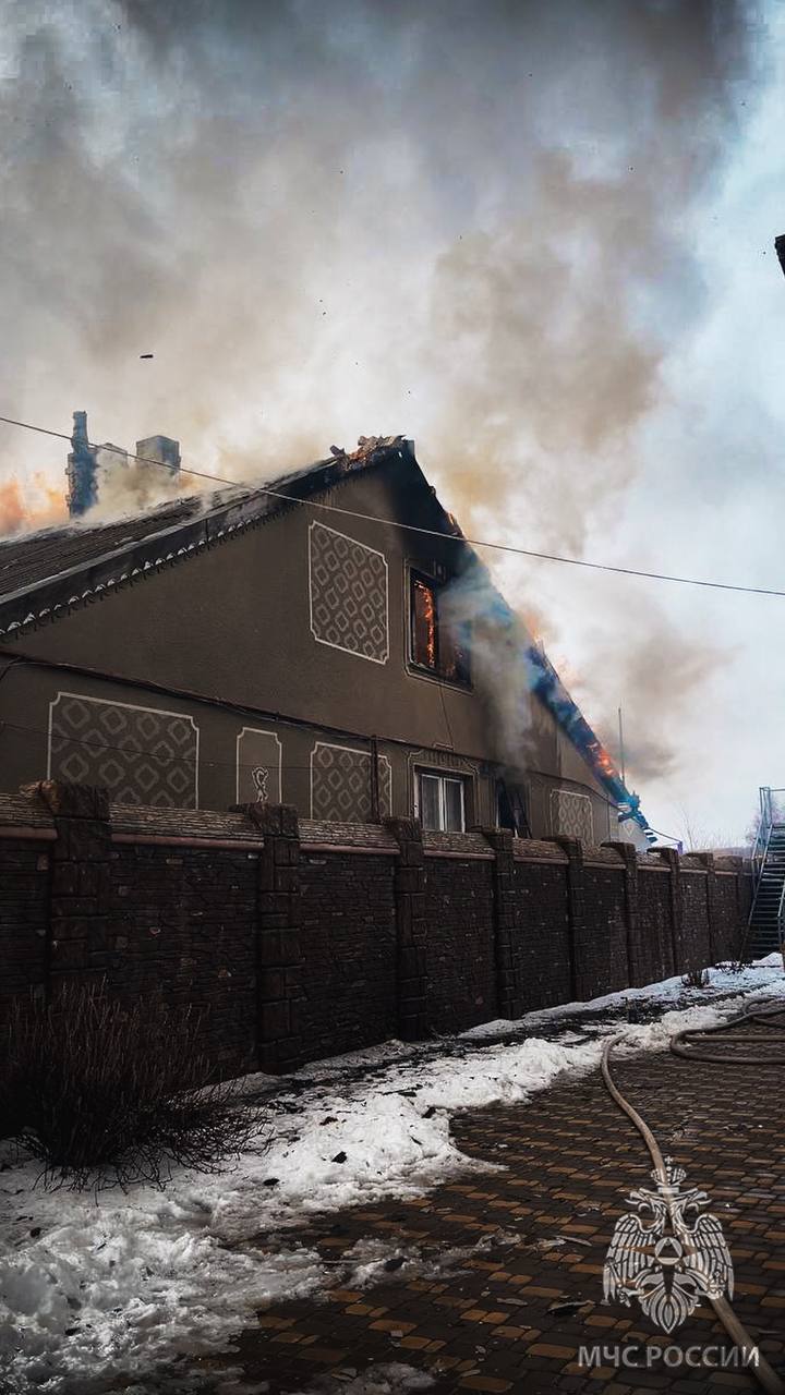 Спасатели потушили пожар в луганском Сватове