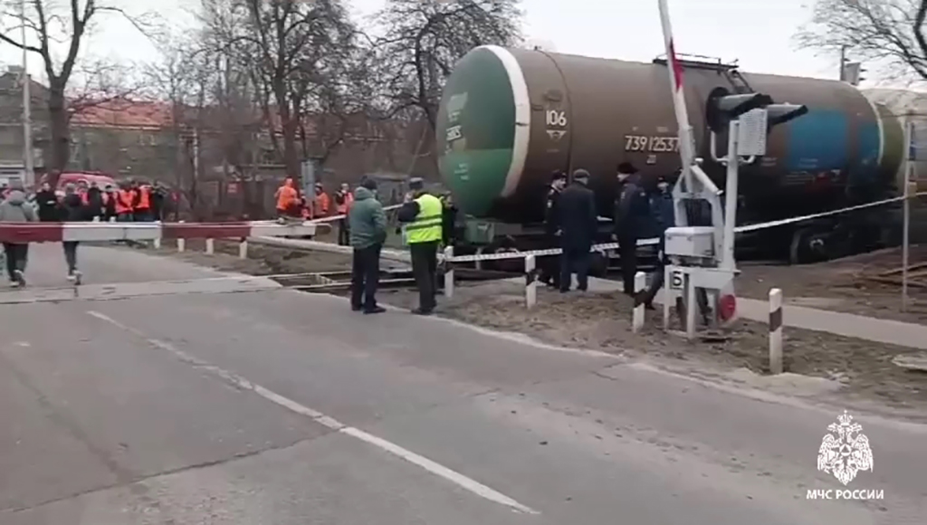 В Калининграде четыре цистерны с бензином сошли с рельсов