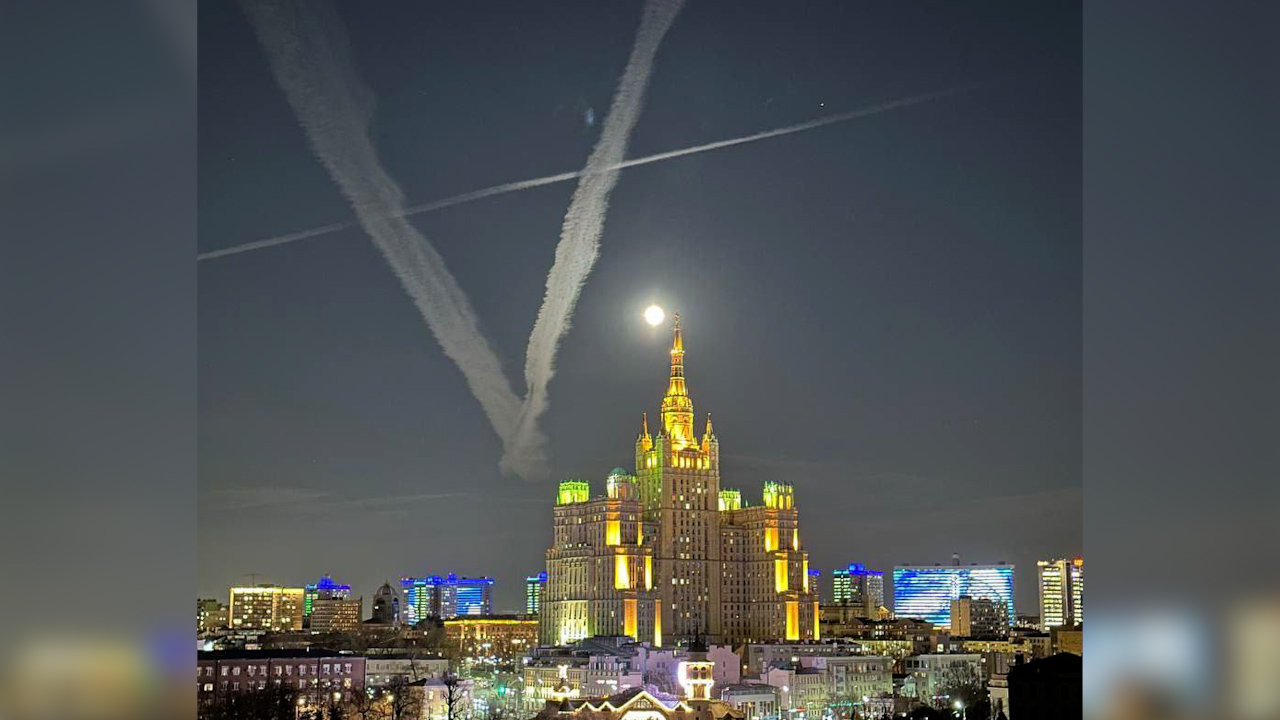 Baza: в небе над Москвой и Московской областью появилась большая V