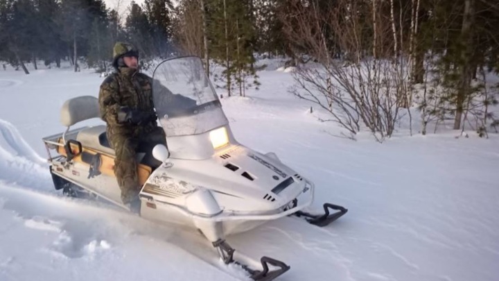 В ЯНАО при падении снегохода в ущелье погиб мужчина