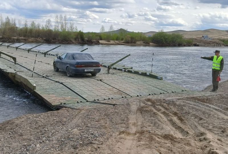 В Бурятии военные возвели понтонный мост для двух населенных пунктов