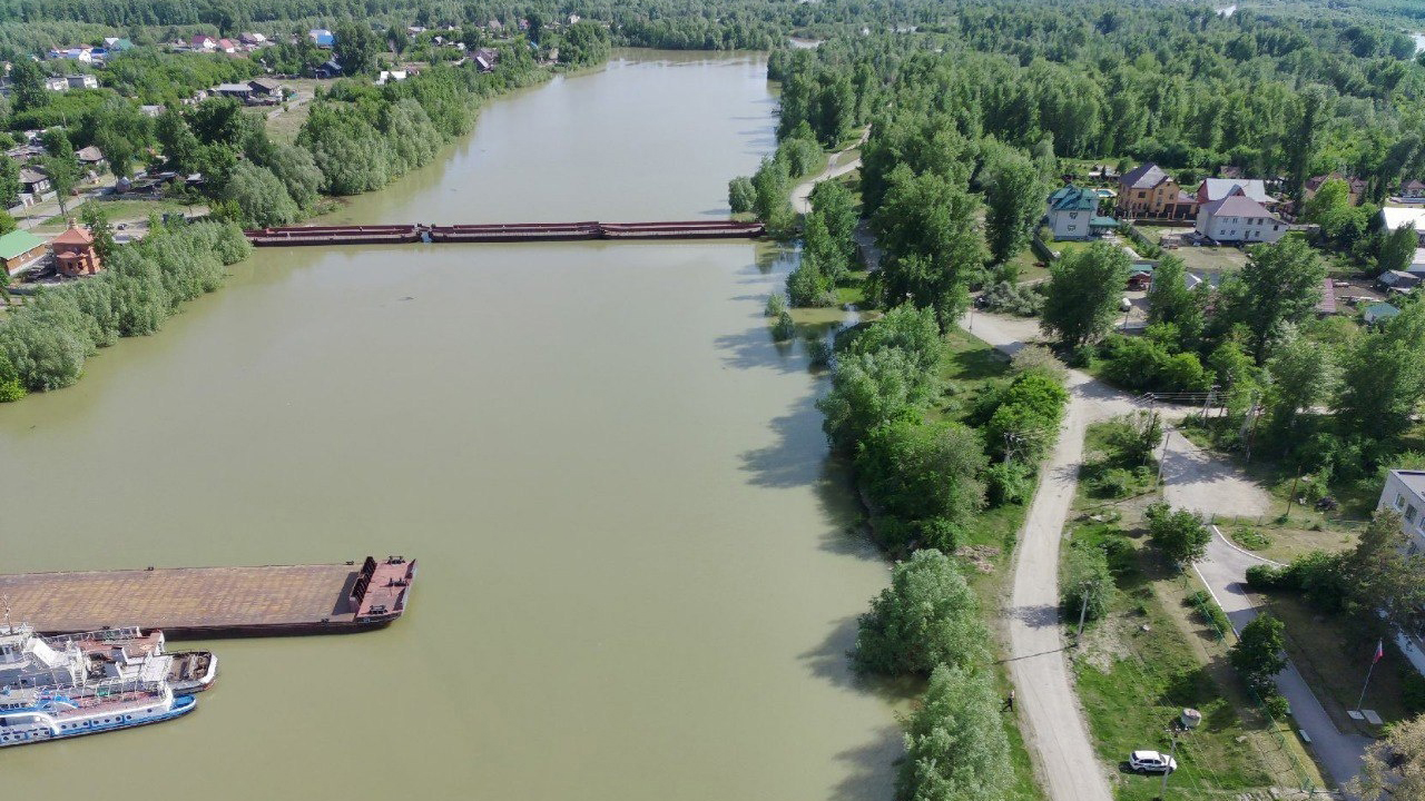 В микрорайоне Барнаула резко повысился уровень воды в Оби, готовится эвакуация