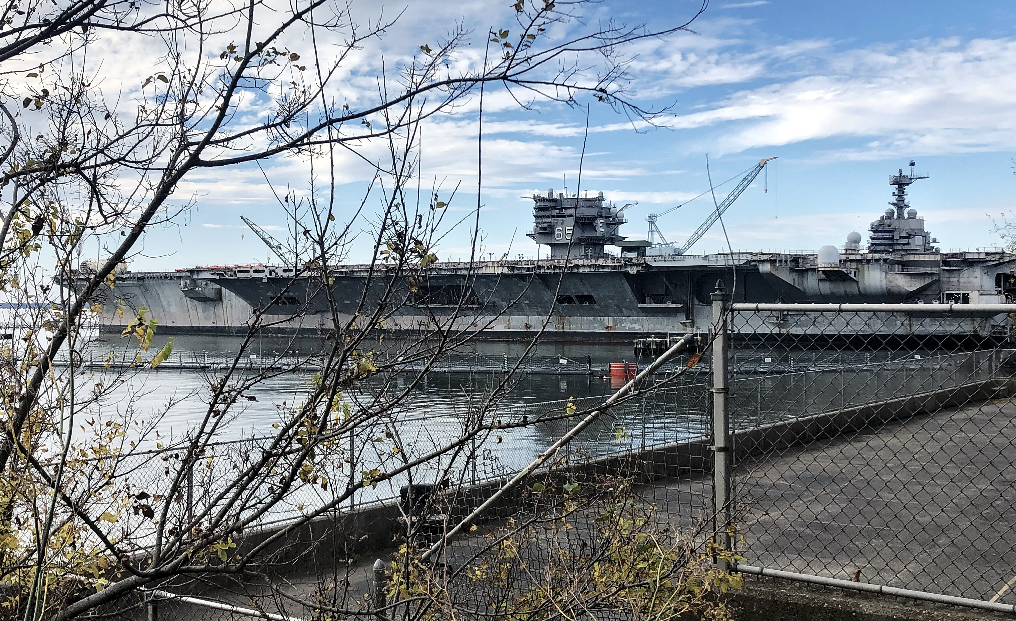 Пентагон отправит в утиль первый в мире атомный авианосец USS Enterprise