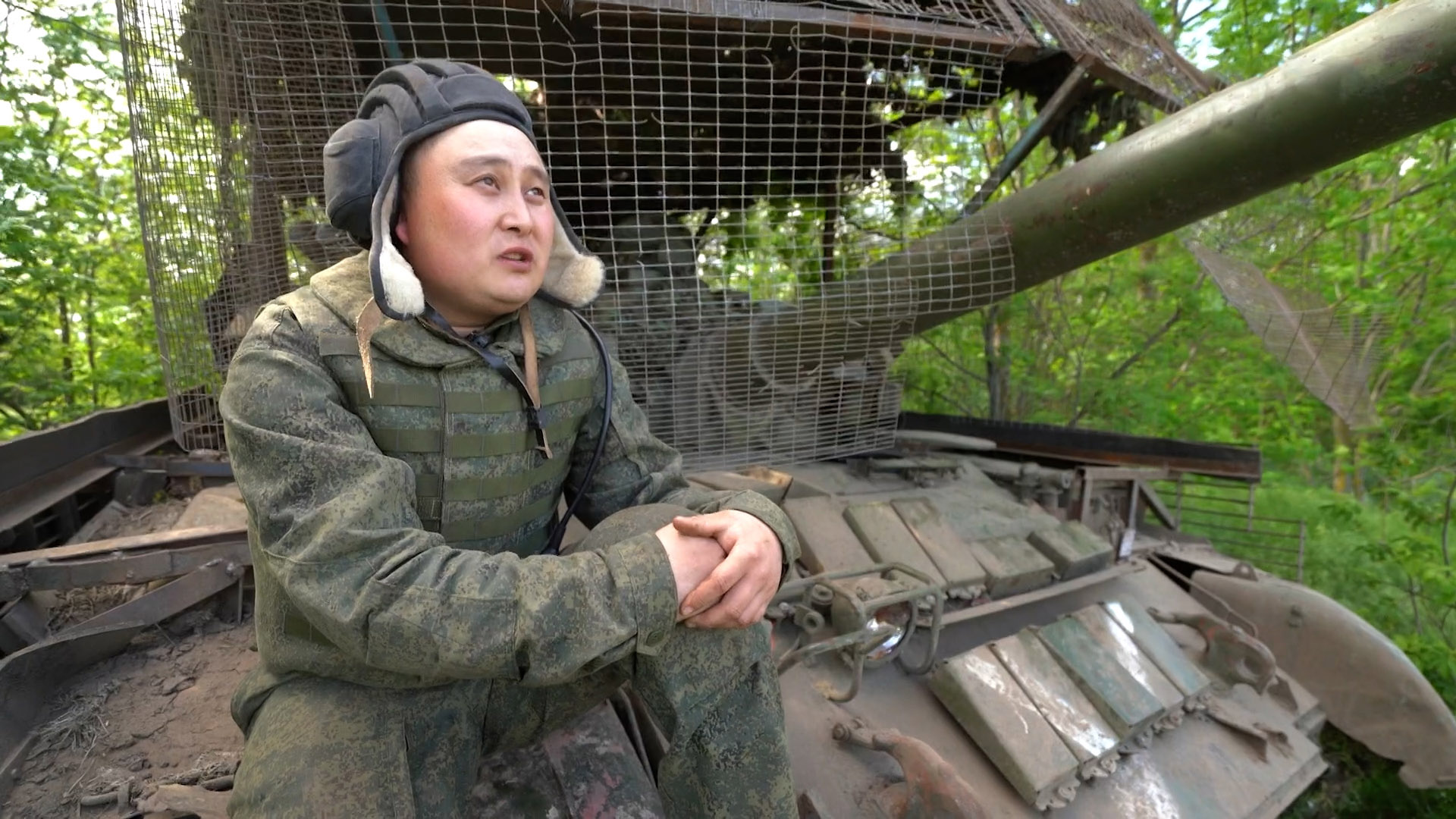 Командир танка Бабалаев рассказал, что после госпиталя поспешил на фронт