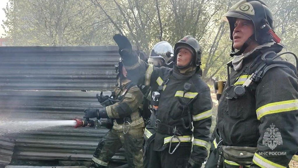 На Камчатке ликвидирован крупный пожар на рыбокомбинате «Октябрьский»