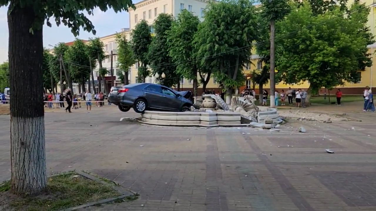 Сотрудники полиции устанавливают обстоятельства ДТП в Ступине