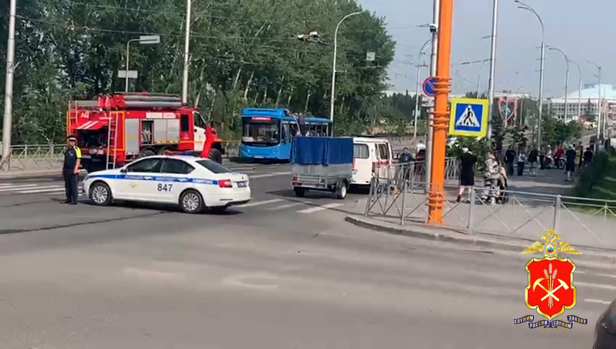 В Кемерове возобновили движение по мосту после взрыва баллона на крыше автобуса