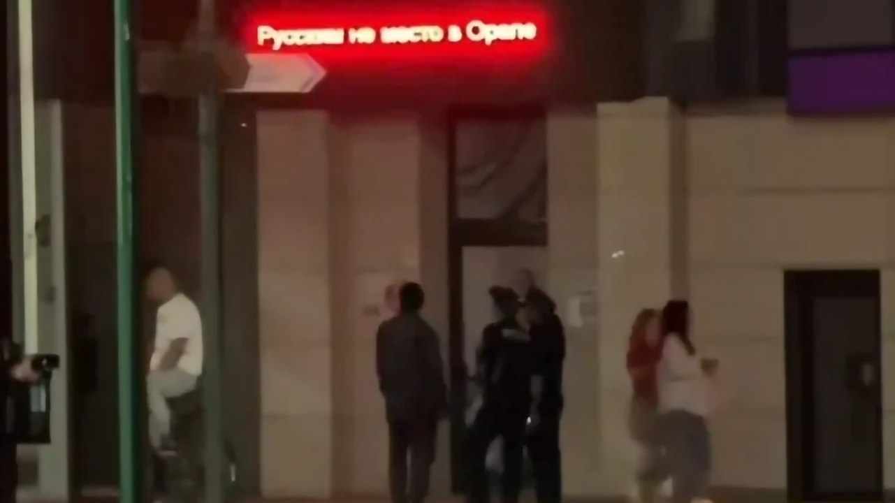 В Казахстане магазин повесил над входом табличку "Русским не место на Орале"