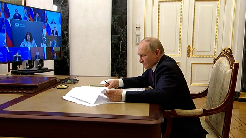 Путин призвал следить за финансированием северного завоза из-за погоды