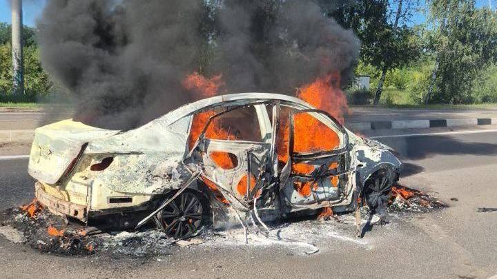 Два человека погибли при атаке дрона на автомобиль в Шебекине